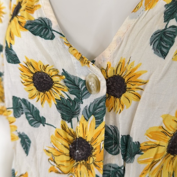 💖 2/$25 H&M Divided Sunflower Puff-Sleeve Blouse - Picture 4 of 7
